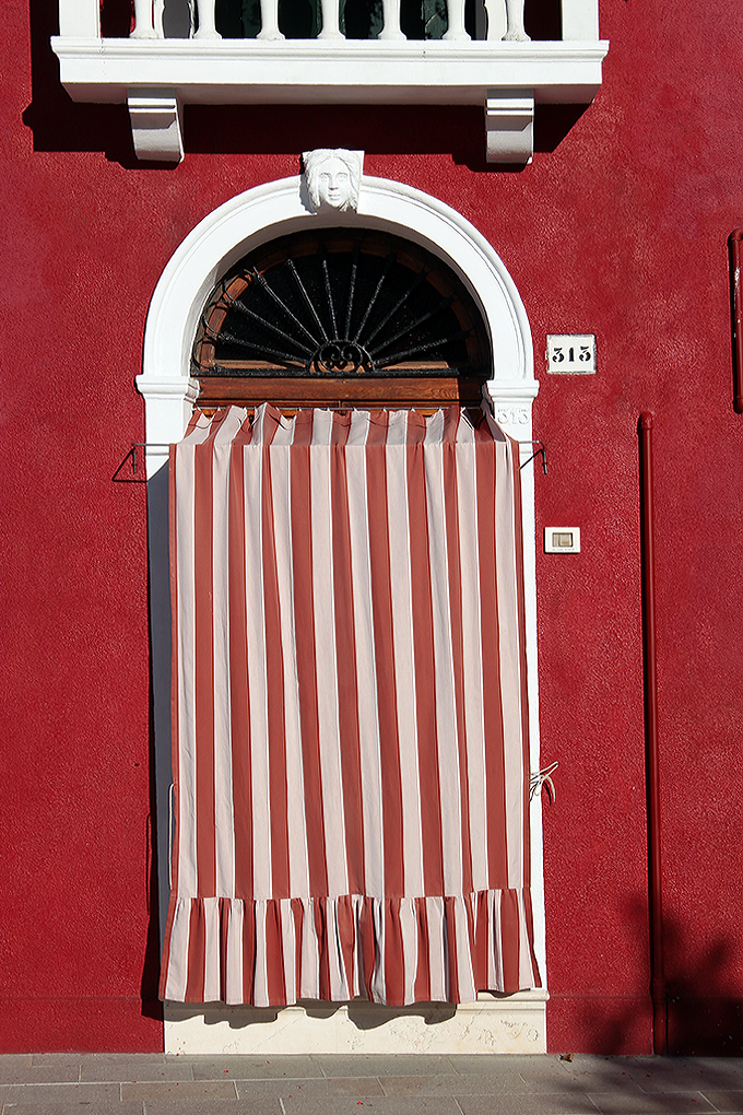 075_Burano_La porta rossa.jpg
